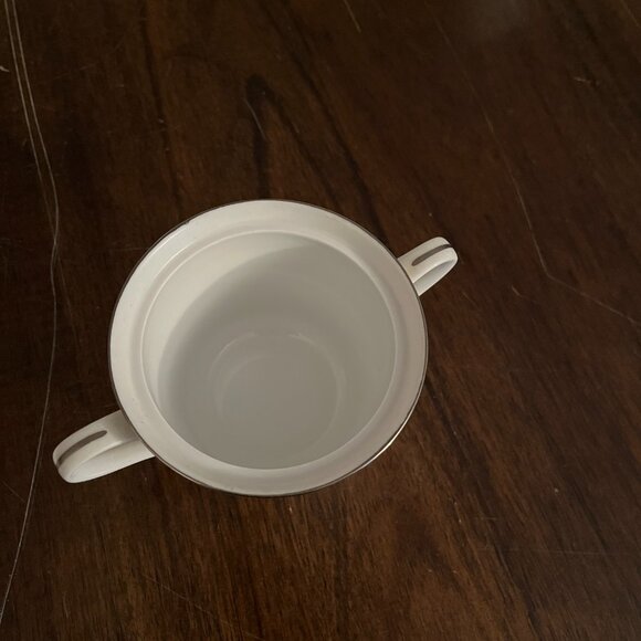 Crown Victoria - Carolyn - Sugar Bowl & Lid - Picture 4 of 6